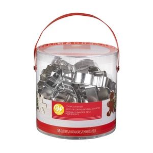 Wilton 18 Piece Christmas Themed Cookie Cutter Set